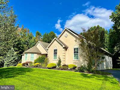 18 Skyline Circle Sewell, NJ 08080