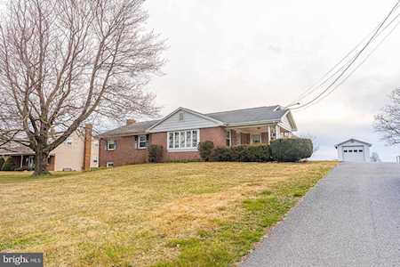 204 Reading Rd East Earl, PA 17519