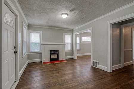 5646 Olive St Kansas City, MO 64130