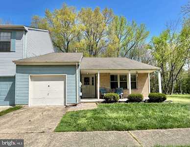 6 Bretshire Ct Medford, NJ 08055
