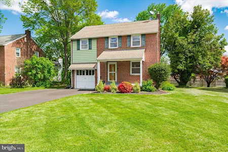 27 Rolling Rd Claymont, DE 19703