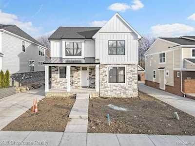 544 Downing St Plymouth, MI 48170
