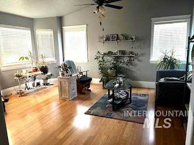 806 W Oakmont Ave Nampa, ID 83686