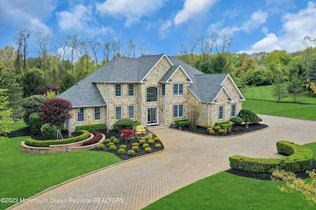 6 Castlehill Dr Marlboro, NJ 07746
