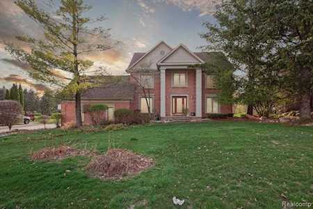 22161 Sheffield Dr Farmington Hills, MI 48335