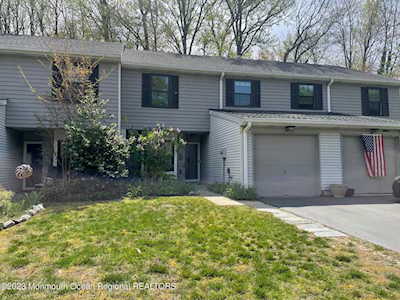 29 Steeplechase Ct Oceanport, NJ 07757