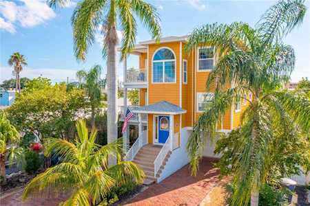 11108 3rd St E Treasure Island, FL 33706