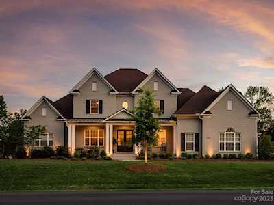 1218 Grand Oak Dr Waxhaw, NC 28173