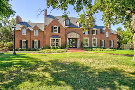 6907 Avondale Dr Nichols Hills, OK 73116
