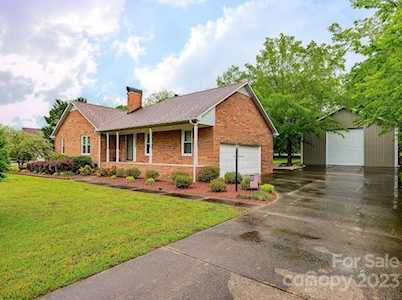 2575 Whispering Oaks Dr Harrisburg, NC 28075