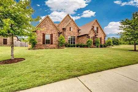 1334 Mountain Side Dr Collierville, TN 38017