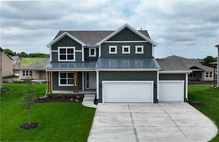 3204 SW Arbortree Dr Lee's Summit, MO 64082