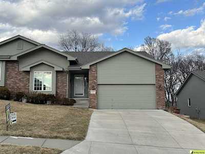4910 Lakeside Dr Papillion, NE 68133