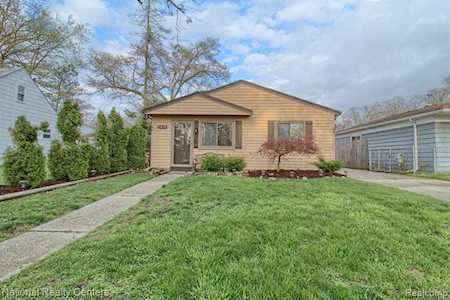 5818 N Walton St Westland, MI 48185