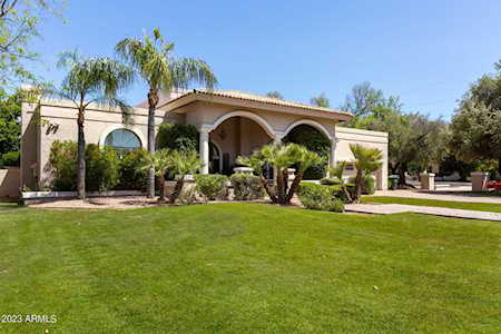 2 W Linger Lane Phoenix, AZ 85021