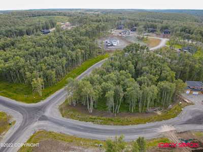 L8 B2 S Laurie Meadows Dr Wasilla, AK 99654