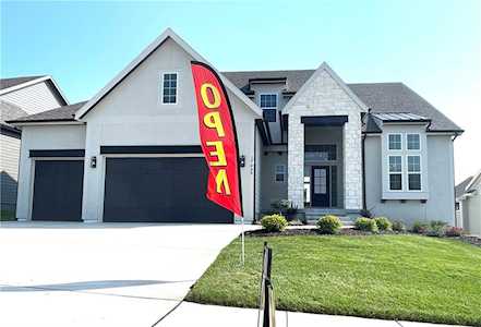 17409 Crystal St Overland Park, KS 66221