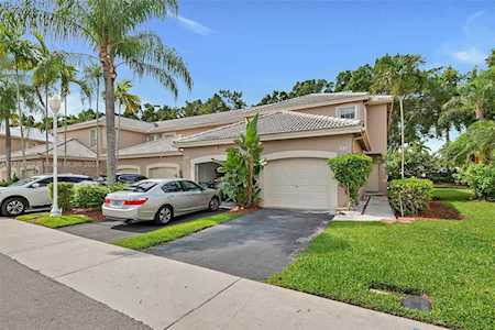 2046 Madeira Dr Weston, FL 33327