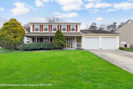 15 Aqueduct Place Howell, NJ 07731