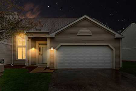 7 Dogwood Ct Lake In The Hills, IL 60156