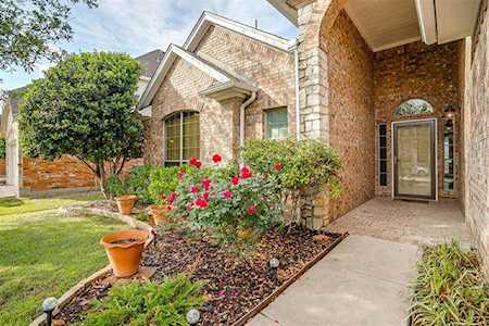 325 Tioga Street Burleson, TX 76028