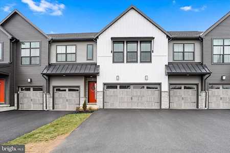 102 Edge Towne Ln Mechanicsburg, PA 17055