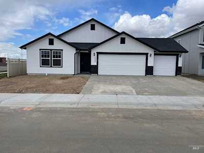 7596 E Savanna River St Nampa, ID 83687