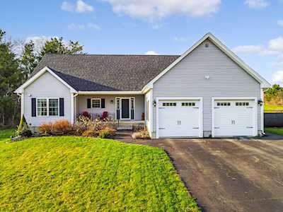 58 Fieldstone Dr Augusta, ME 04330