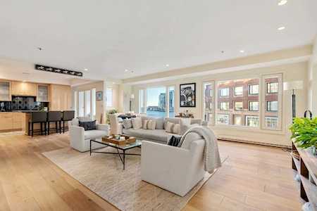 20 Rowes Wharf #306 Boston, MA 02110