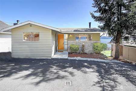 2873 Tillicum Beach Dr Camano Island, WA 98282