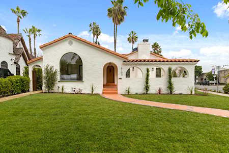 6103 Barrows Dr Los Angeles, CA 90048