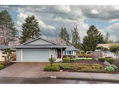 15915 SW Queen Victoria PL Portland, OR 97224