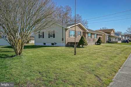 4 Canterbury Dr Pennsville, NJ 08070