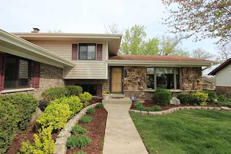 220 Scully Ct Schaumburg, IL 60193