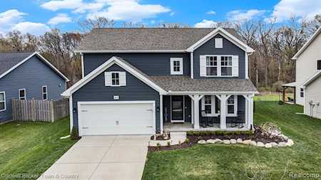 3610 Amber Oaks Dr Howell, MI 48855