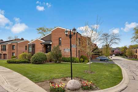 2S707 Williamsburg Ct Oak Brook, IL 60523