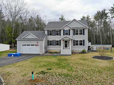 33 Sandybrook Dr Raymond, NH 03077