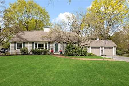 22 Thomas St Barrington, RI 02806