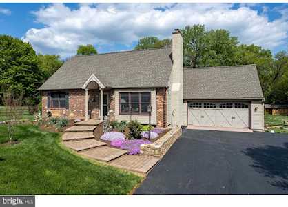 800 Merrimac Ln Kennett Square, PA 19348