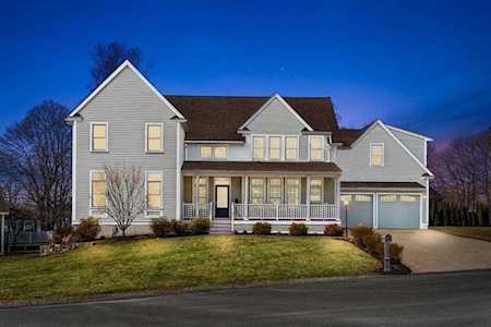 6 Carriage Lane Wakefield, MA 01880