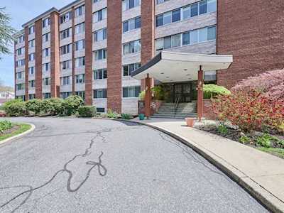 22 Chestnut Pl #406 Brookline, MA 02445