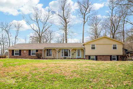 592 Indian Lake Rd Hendersonville, TN 37075