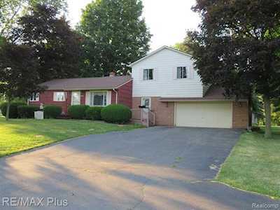 6159 E Hill Rd Grand Blanc Twp, MI 48439