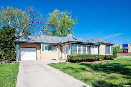 619 W Knoll Crest Dr Peoria, IL 61614