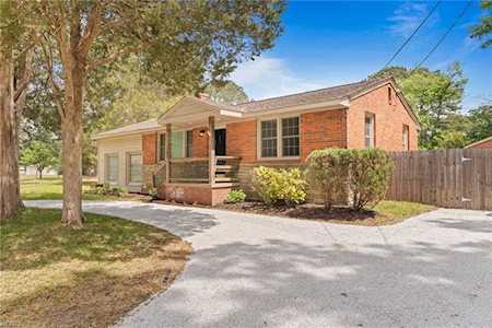 1402 Elm Ave Chesapeake, VA 23325