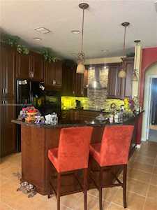 1681 Passion Vine Cir #20-2 Weston, FL 33326