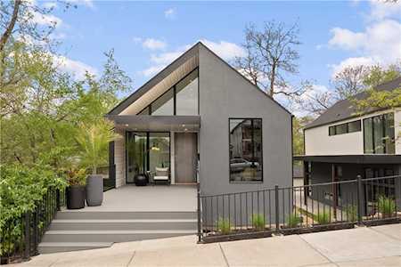 2008 Summit St Kansas City, MO 64108