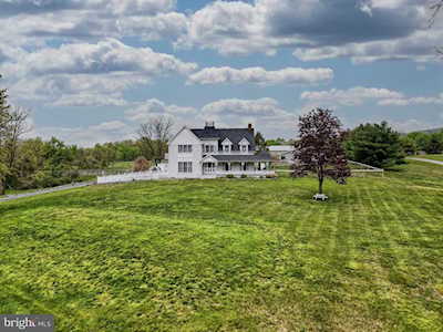 453 Rich Valley Rd Carlisle, PA 17015