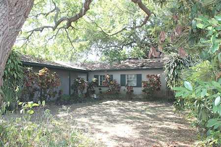 7408 W Henry Ave Tampa, FL 33615