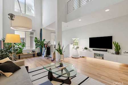 565 Rockefeller Irvine, CA 92612